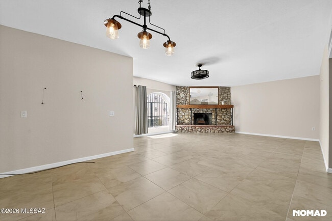 Building Photo - 768 W Calle Del Ensalmo