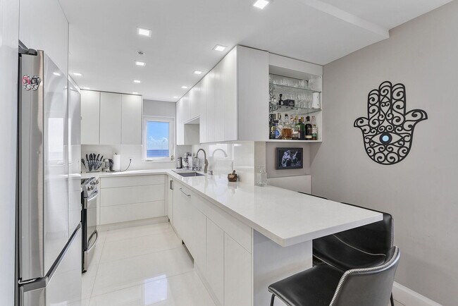 Building Photo - 4505 S Ocean Blvd