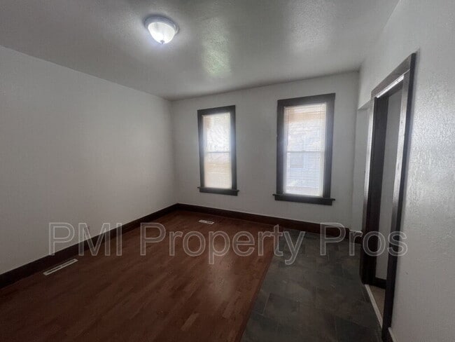 Building Photo - 2853B N Booth St