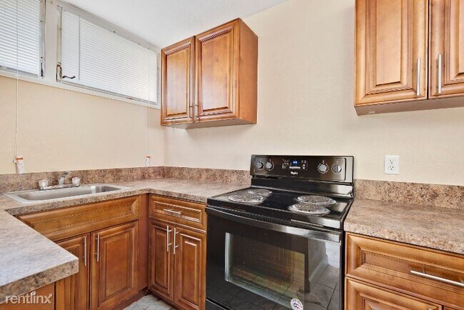 Foto del edificio - 807 N Fiske Blvd