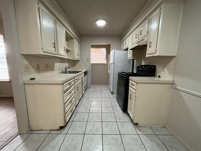 Building Photo - Affordable 2-Bedroom in South Lubbock