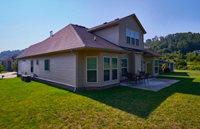 Building Photo - Knoxville 37932 - 3 bedroom 2.5 bath - cal...