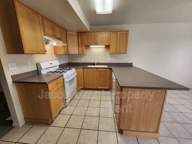 Building Photo - 427 Pheasant Ridge Dr