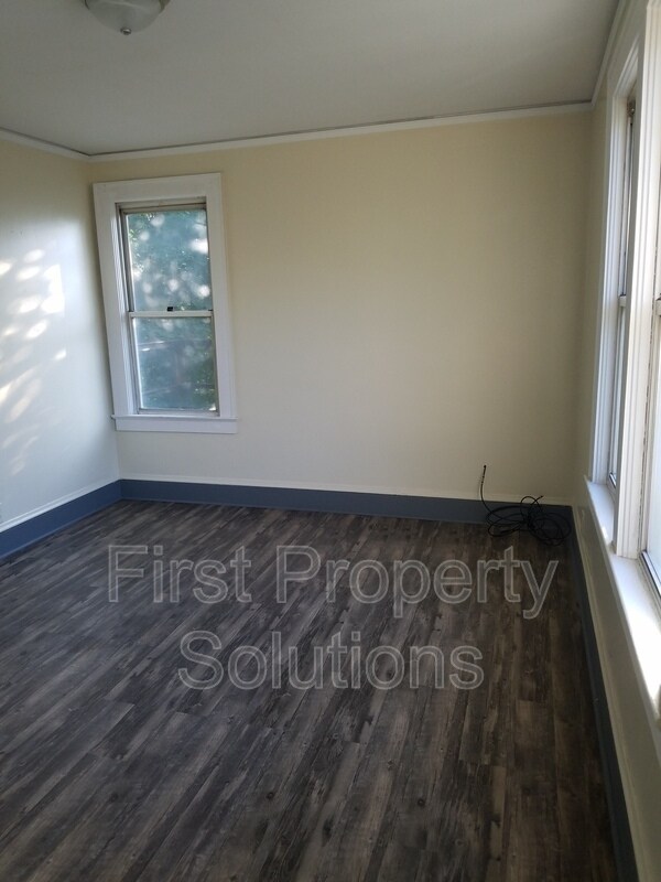 Building Photo - 415 Woodlawn Ave