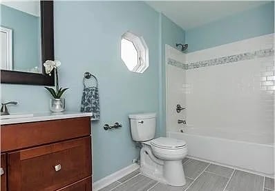 2nd Full Bathroom - 1511 Odell Ave
