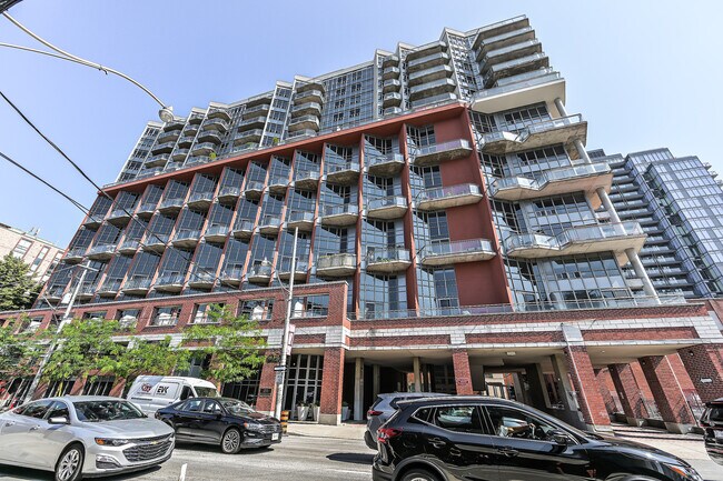 Building Photo - 255 Richmond St E