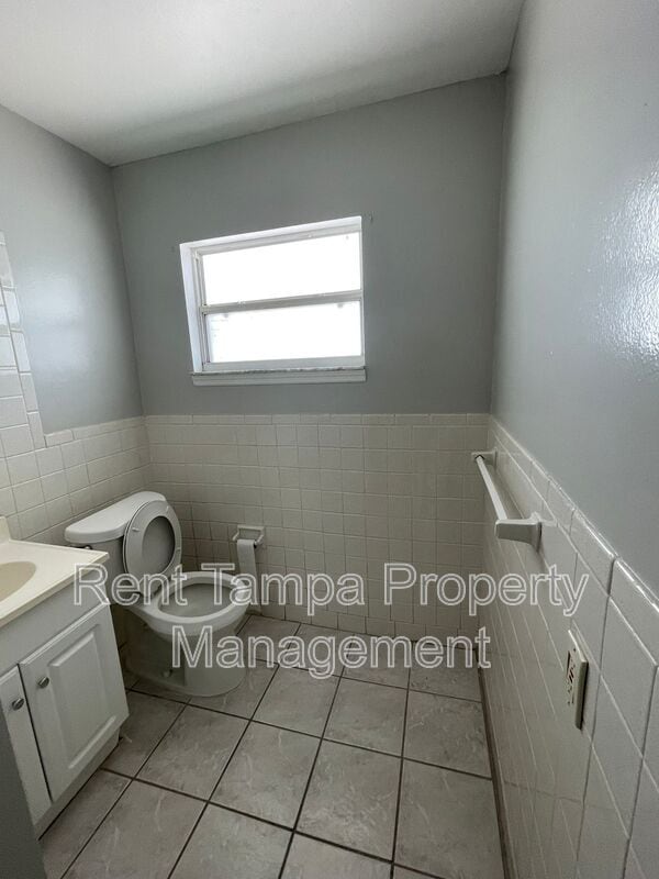 Building Photo - Neptune Drive - 1124