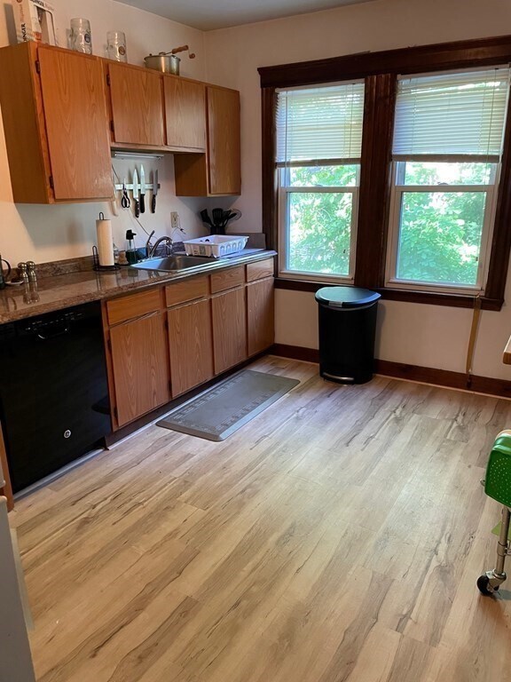 Foto del edificio - 70 Forest Hills St