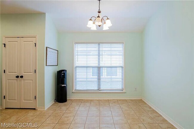 Foto del edificio - 8981 Spring Grove S