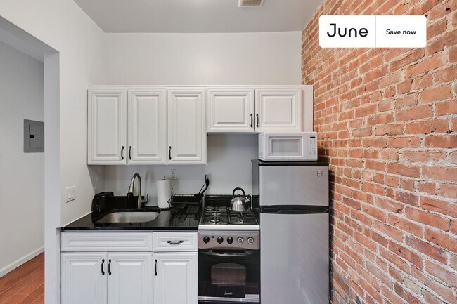 Foto del edificio - 351 W 46th St