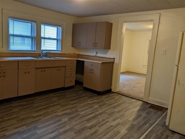 Foto del edificio - 2 Bedroom Home with Enclosed Front Porch