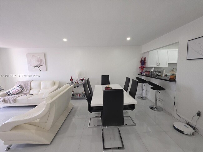 Foto del edificio - 6970 NW 186th St