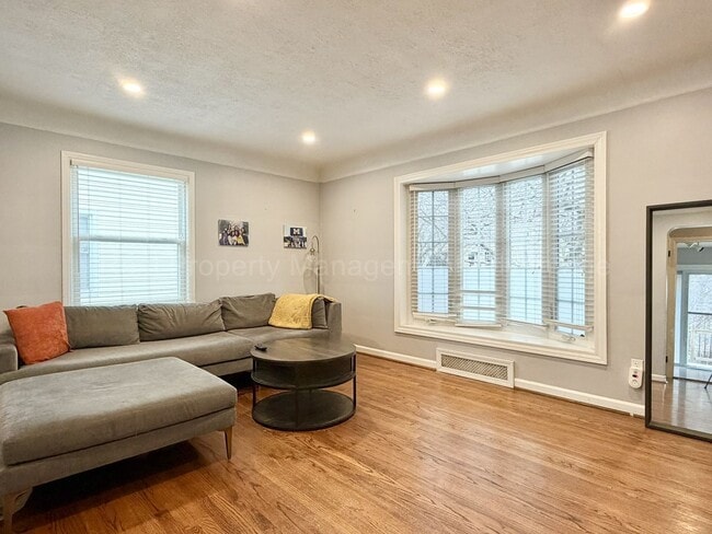 Building Photo - Bright and Renovated Near Downtown Royal Oak