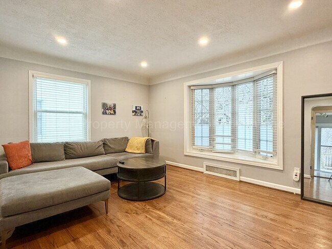 Foto del edificio - Bright and Renovated Near Downtown Royal Oak
