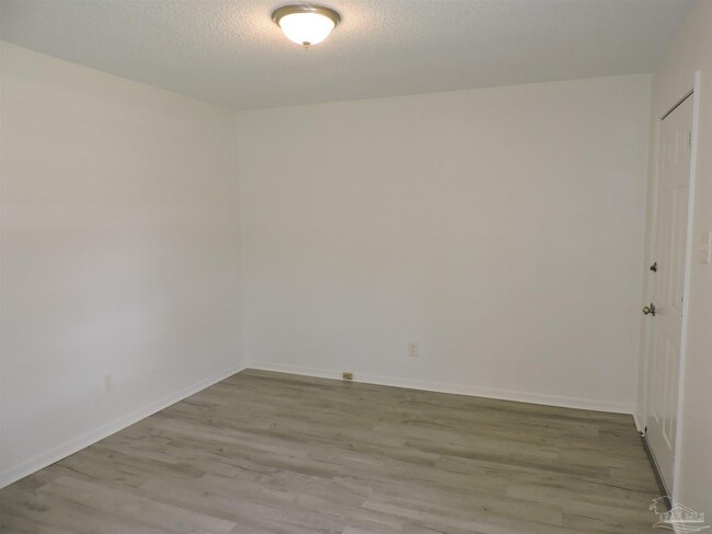 Building Photo - 2116 Eliasberg St