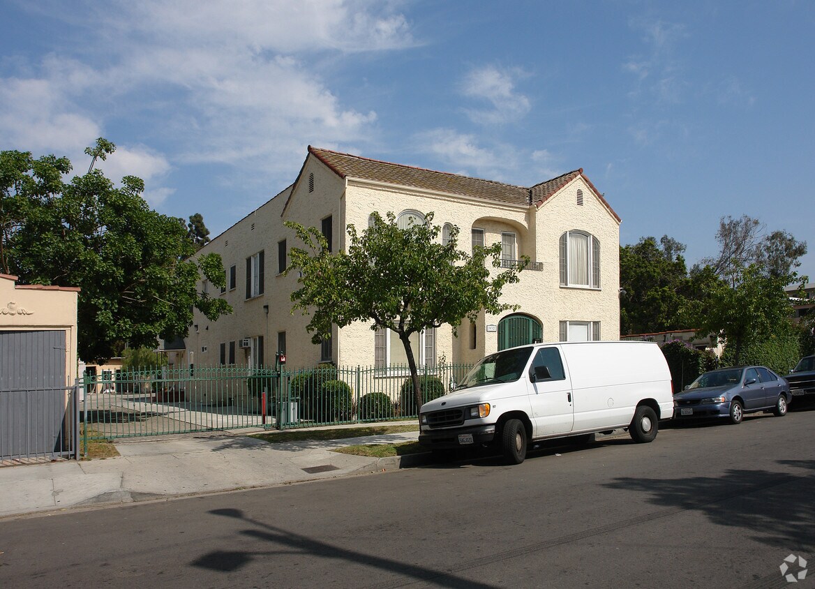 Primary Photo - 930-934 N Serrano Ave