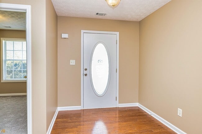 Building Photo - 400 Ashley Trail