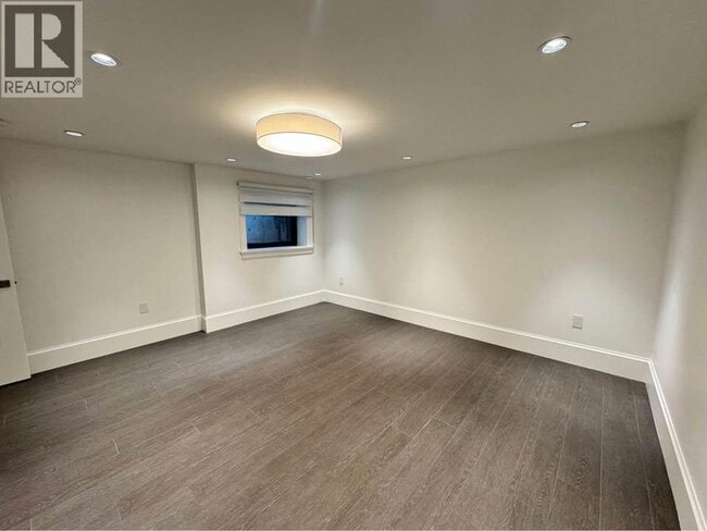 Building Photo - 947 Forest Hills Dr