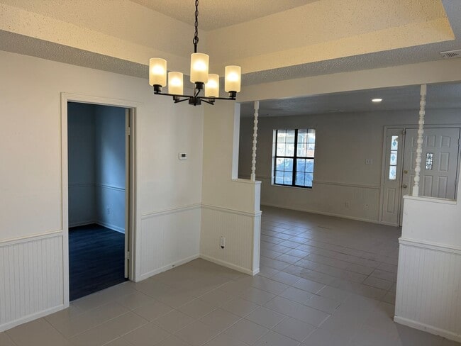 Building Photo - 607 Tenny Ave