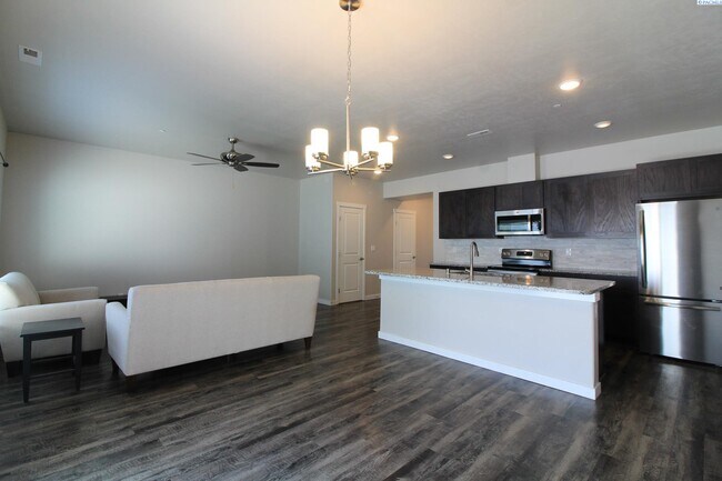 Foto del edificio - 3 bed, 2.5 bath townhome in Kennewick