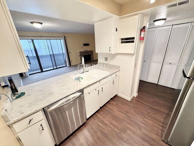 Foto del edificio - 14076 E Stanford Cir