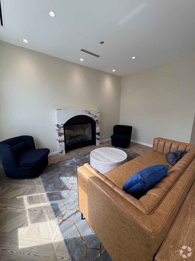 Building Photo - The Nest at Lincoln Park West