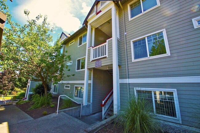 Building Photo - 18501 SE Newport Way