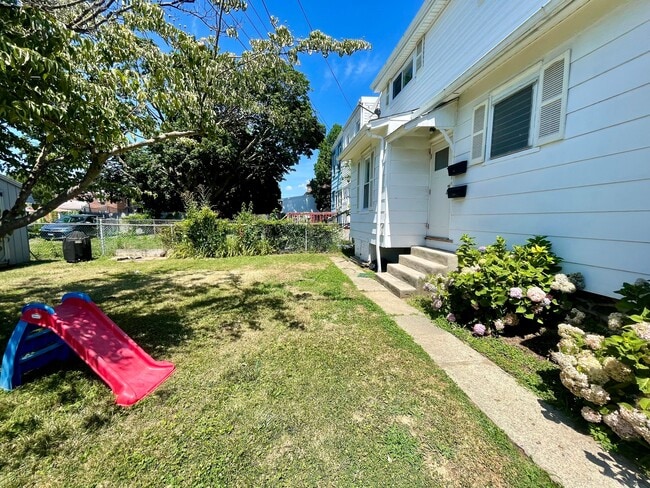 Building Photo - 2700 Edgmont Ave