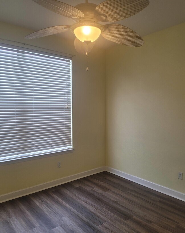 Foto del edificio - 4105 Raleigh Way