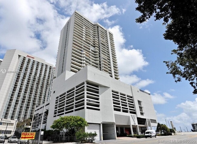 Foto del edificio - 555 NE 15th St