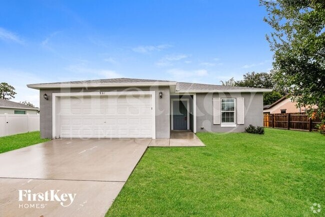 Building Photo - 931 SE Thornhill Dr