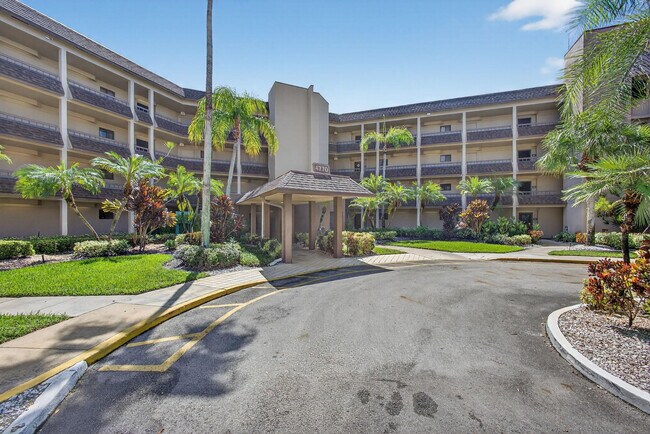 Building Photo - 4770 Fountains Dr S