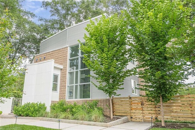 Foto del edificio - 2269 Briarwood Hills Dr NE