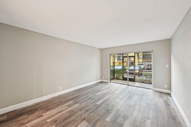 Foto del edificio - 460 NW 20th St