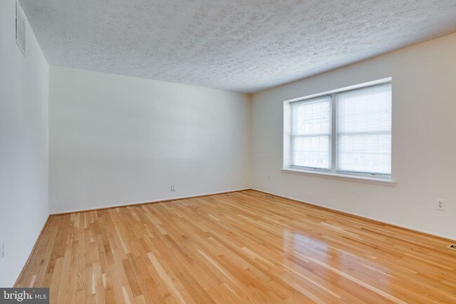 Foto del edificio - 8123 Willowdale Ct