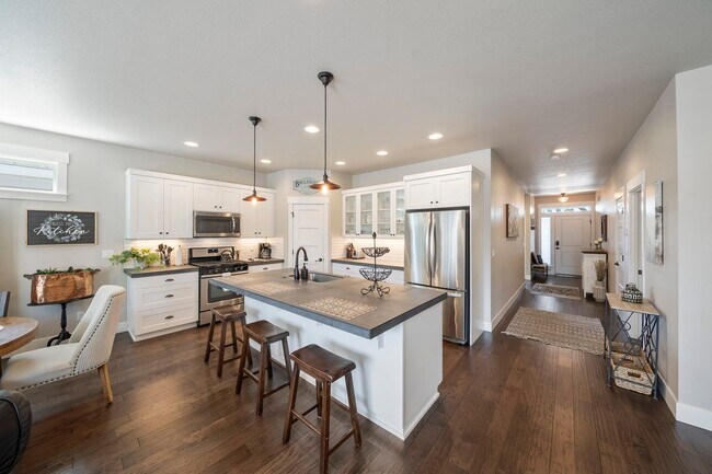 Building Photo - Furnished Three Bedroom Home Available wit...