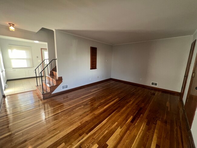 Building Photo - 1324 Meadow Rd