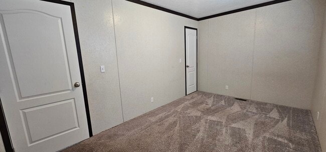 Building Photo - 67 Tulip Ln