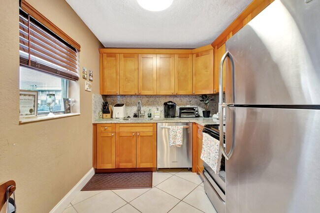 Building Photo - 637 Monaco Ct
