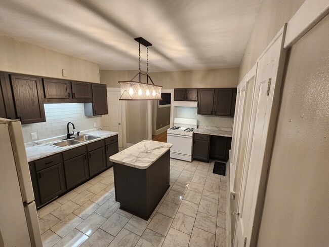 Building Photo - 1513 S 63rd St