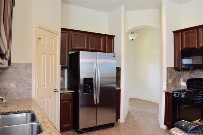 Building Photo - 1525 Greenside Dr