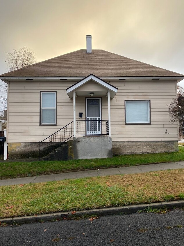 Primary Photo - One Bedroom | One Bath The Dalles