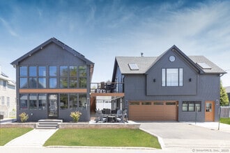 Building Photo - 48 Swan Ave