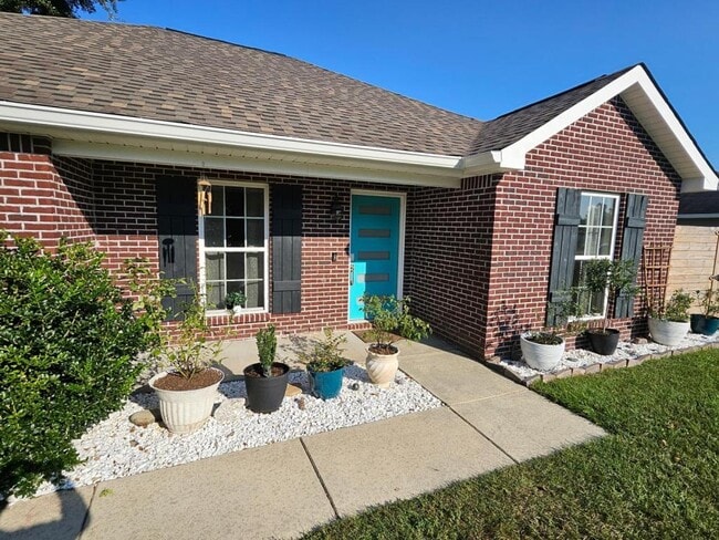 Photo - 303 Twin Lakes Blvd House