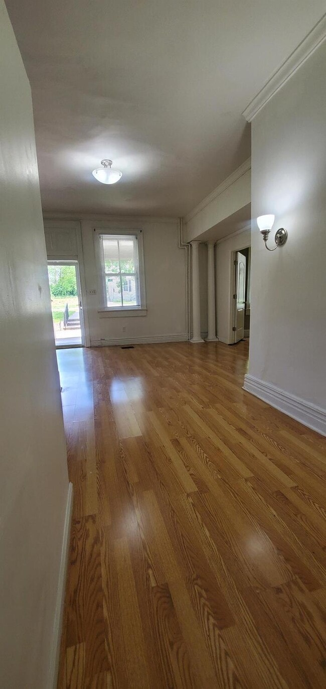 Photo - 201 S Broadway St House