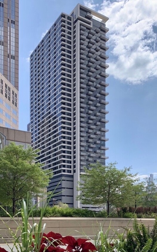 Primary Photo - 235 W Van Buren St
