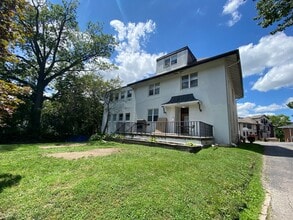 Building Photo - 1935 Indianola Ave