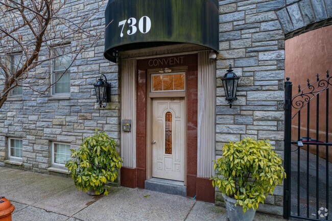 Building Photo - 730 Montrose St