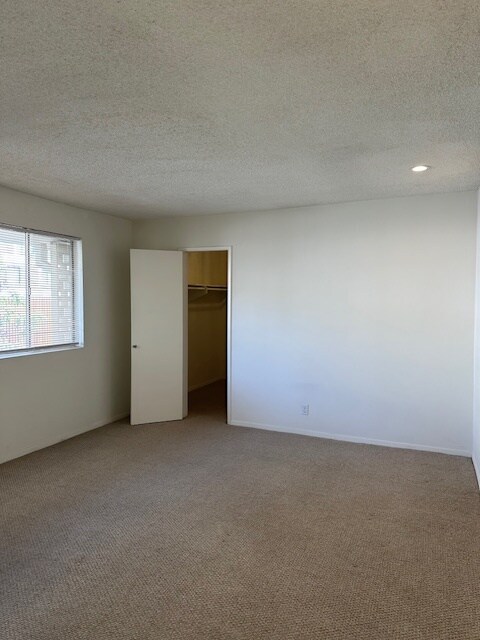 Foto del edificio - 9040 Harratt St