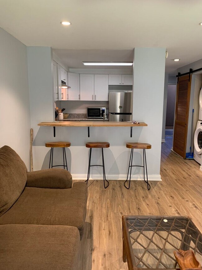 Foto del edificio - Gorgeous, Clean & Modern Furnished 2/2 at Kihei Shores — Lowest Level Unit Near Kamaole III